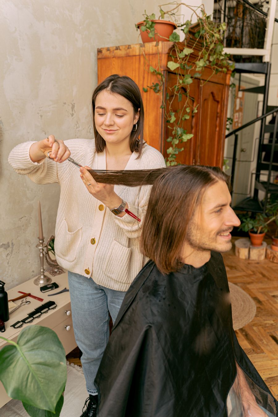 Barber cutting a man's hair